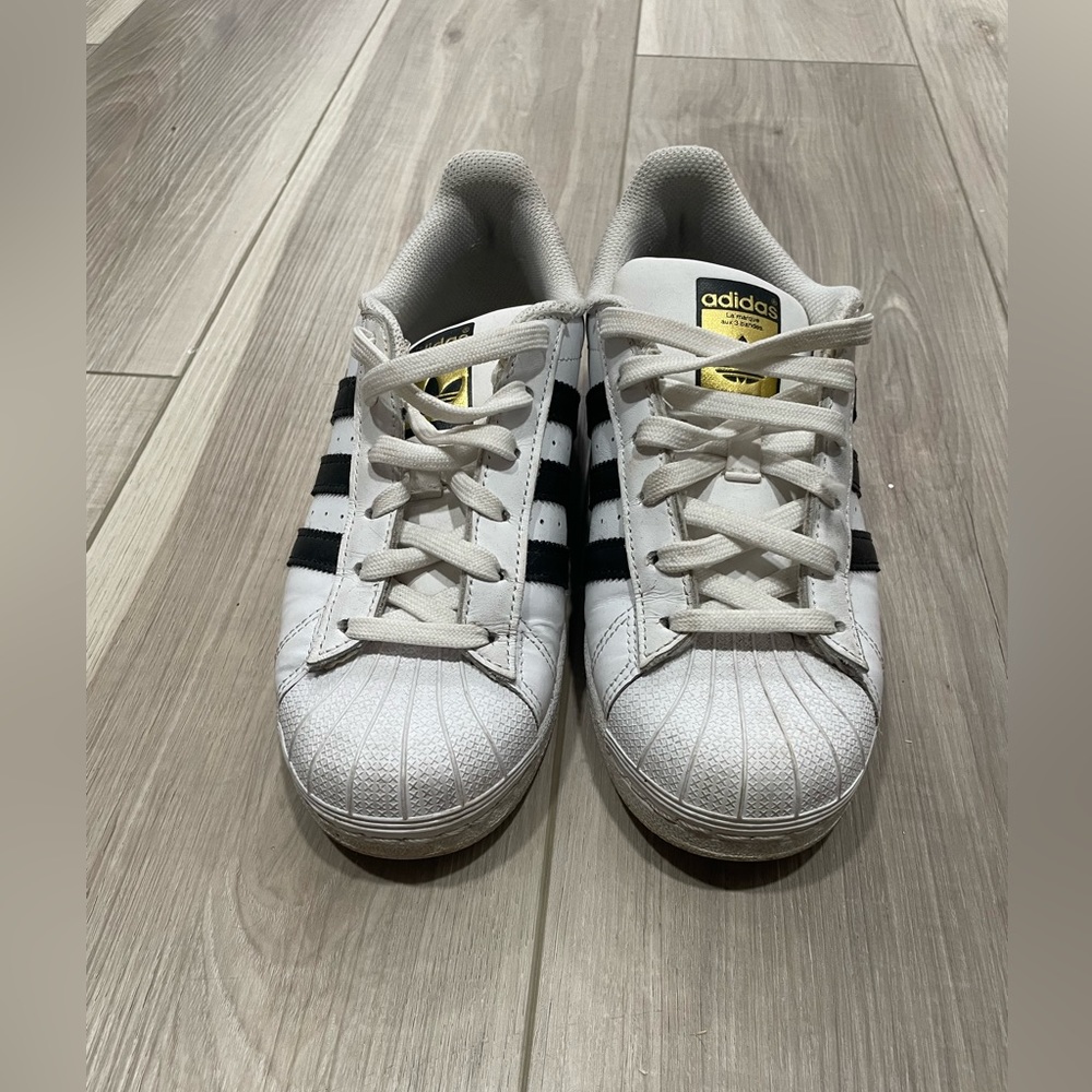 Adidas superstar shoe